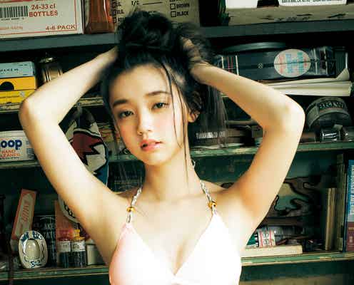 江野沢愛美、“美くびれ&美ヒップ”を透明感たっぷりに披露 初の水着グラビア挑戦