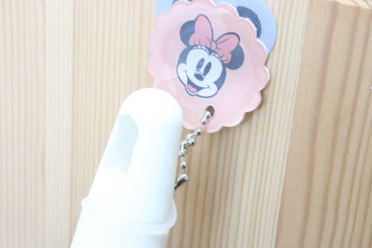 ダイソーの清掃用品キャッチチャーム（ミッキー＆ミニー）の使用例