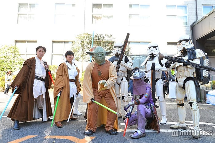 「スター・ウォーズ」コスプレに身を包む