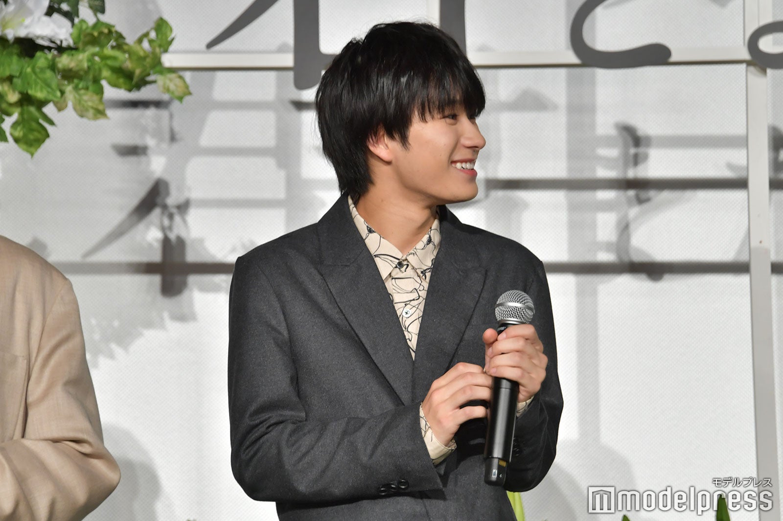 福山雅治の登場に震える嶋崎斗亜（C）モデルプレス