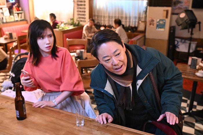 仲里依紗、阿部サダヲ「不適切にもほどがある!」第1話より(C)TBS