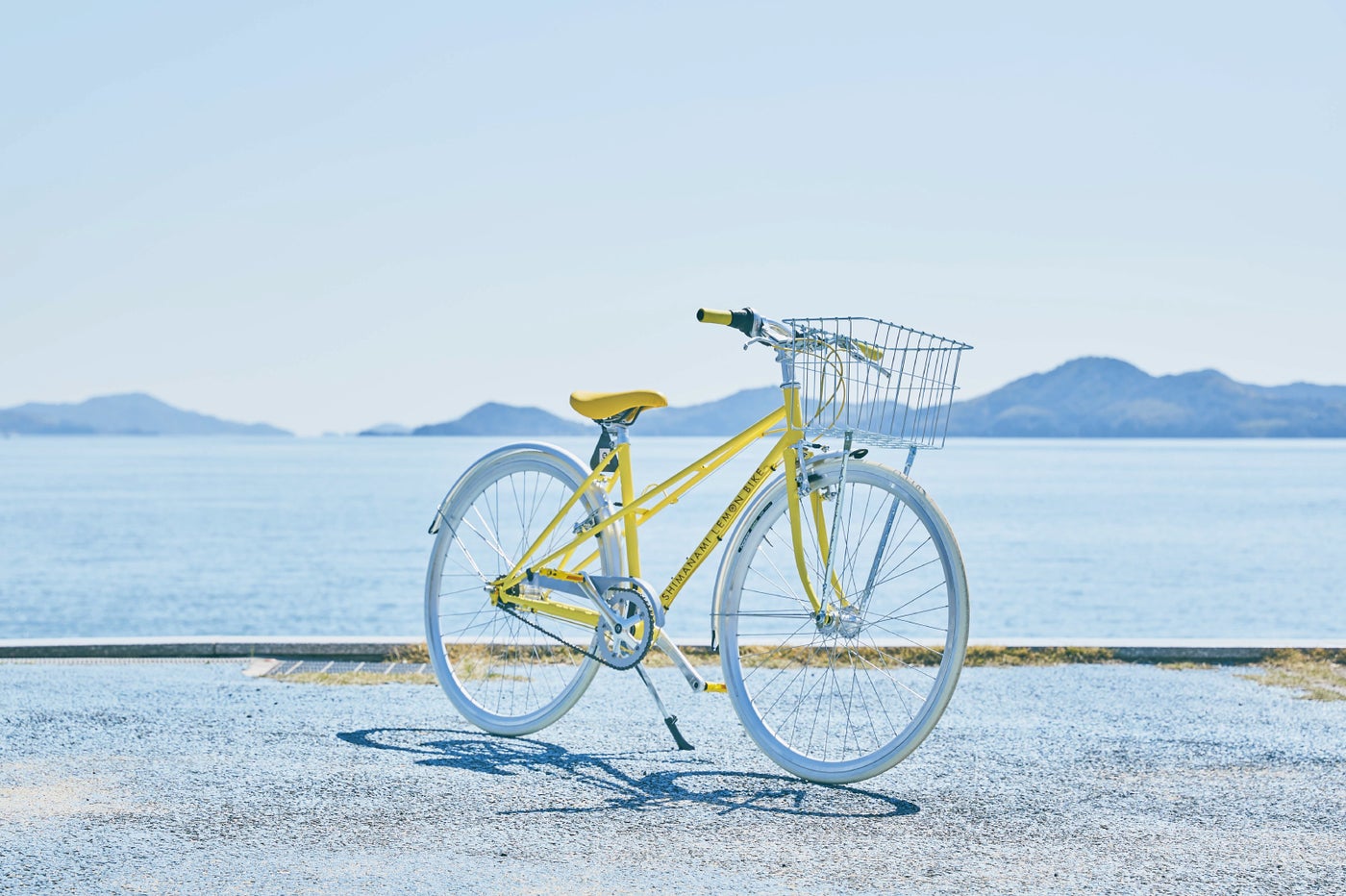 非電動タイプの「SHIMANAMI LEMON BIKE」。レモンの中綿をイメージしてオフホワイトのタイヤにするなど、こだわりが満載（提供画像）