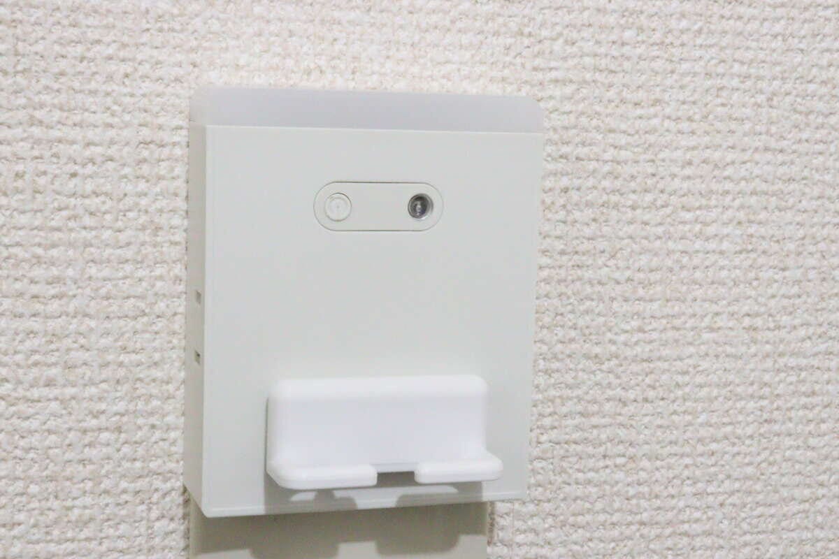 セリアのコンセントプレート用プラグフック