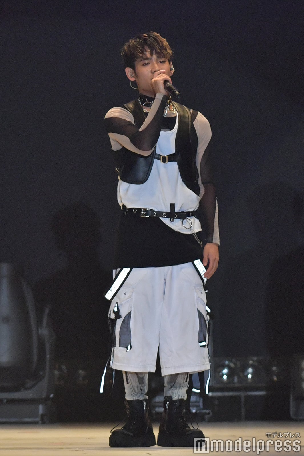 YOSHIKIプロデュースのXY、ロックな魅力溢れるパフォーマンス