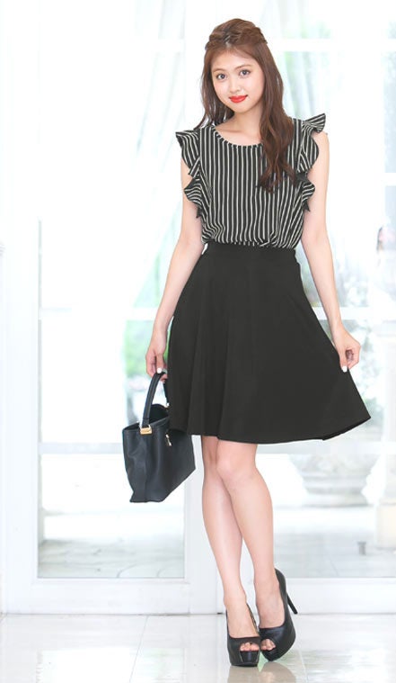 袖フリルブラウストップス＆スカート＆テーパードパンツ3点☆セットアップ「神戸レタス」3990円（税込）／画像提供：神戸レタス