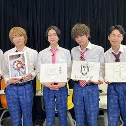真夜中の12時、「まよじゅー学園」エンブレム作りで“ラテアート日本一”の腕を披露!
