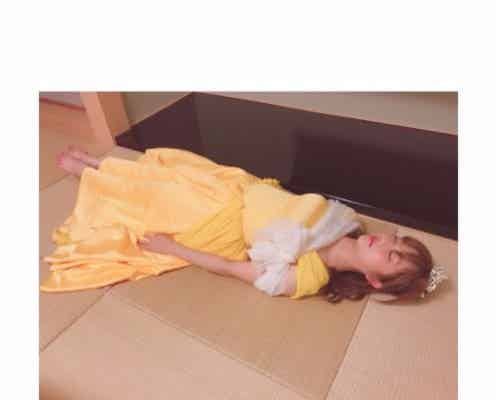 菊地亜美の斬新な寝姿にファン困惑「王子様待ちってこと?」