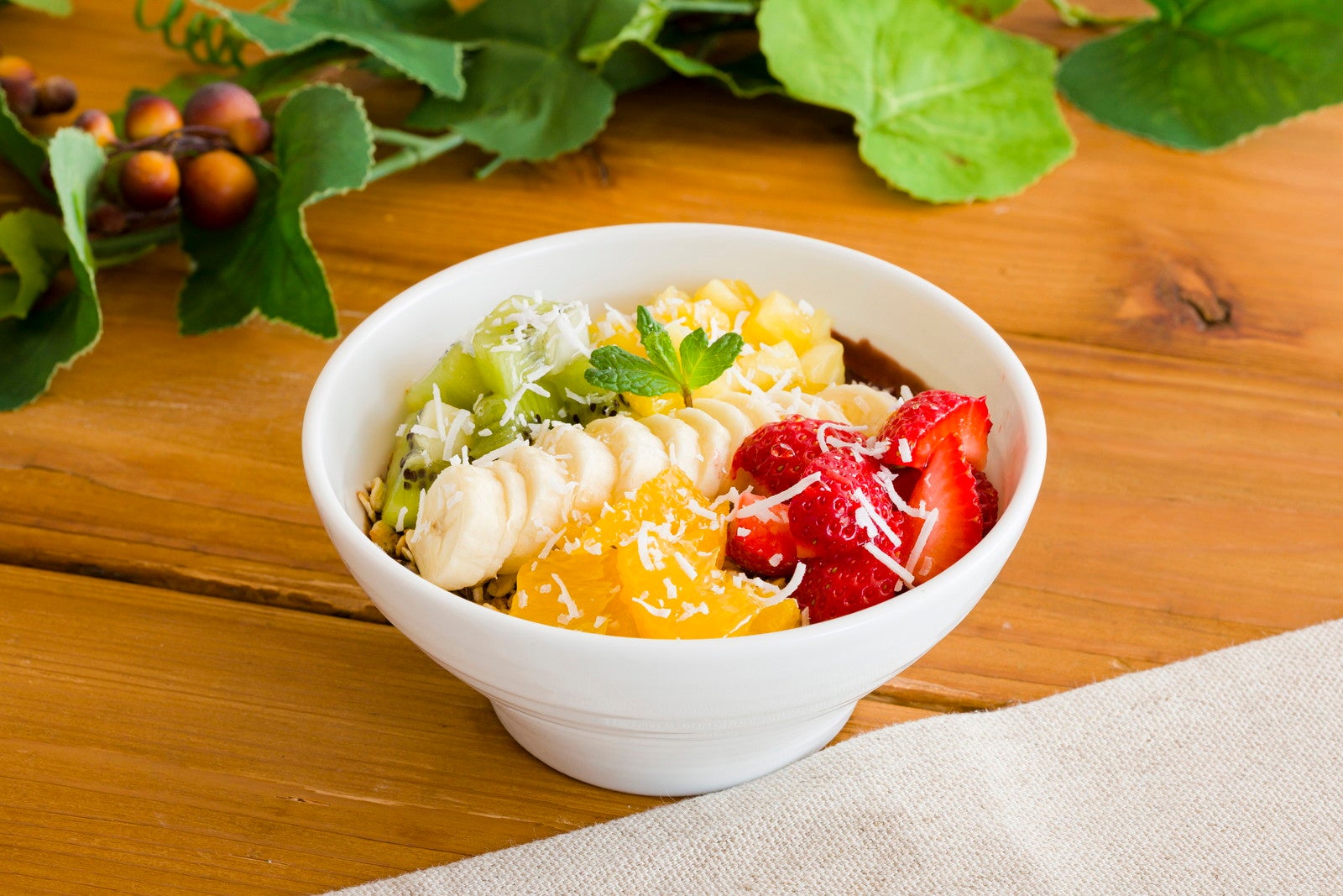 アサイーボウル ～フルーツ～税込1,738円／提供画像