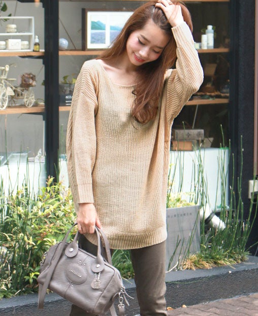 洗えるダーリンゆるドルマンニットチュニック「salus」1,990円（税込）／画像提供：salus