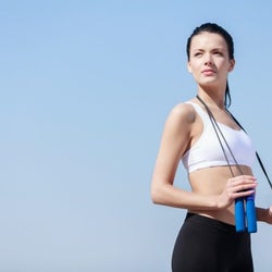 1日10分で効率的に体脂肪燃焼!?なわとびダイエットの効果とは