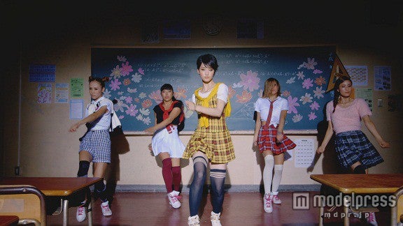 剛力彩芽／「くやしいけど大事な人」のMVより