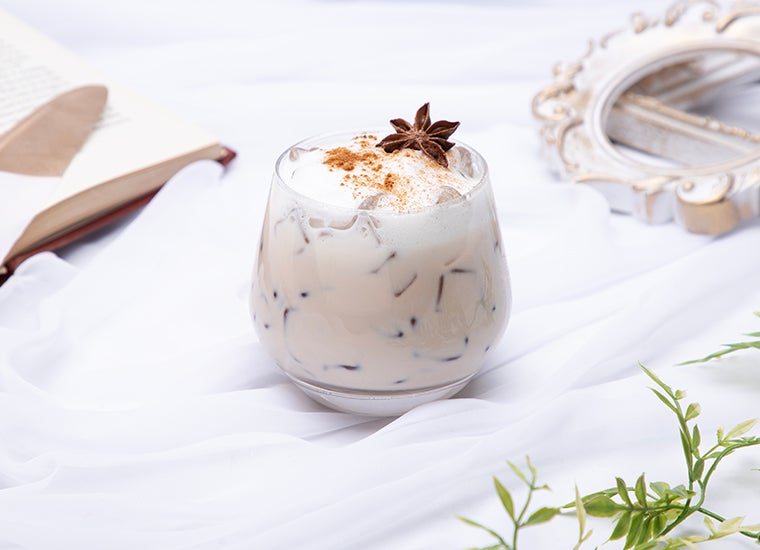 Spiccy！チャイティーラテ税込880円／提供画像