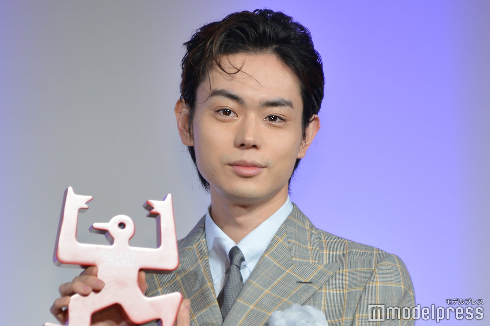 『第56回ギャラクシー賞（主催：放送批評懇談会）』で「個人賞」を受賞した菅田将暉 （C）モデルプレス