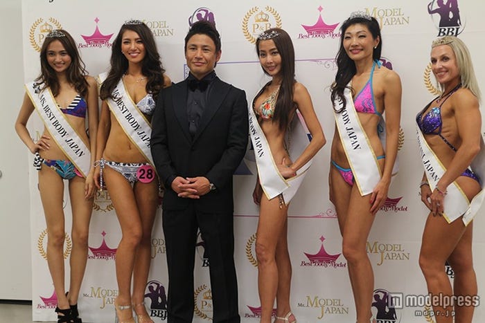 香川沙耶(左端)/(画像提供:所属事務所)