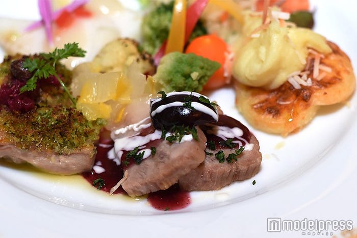 ローストポーク チェリーソース(C)モデルプレス