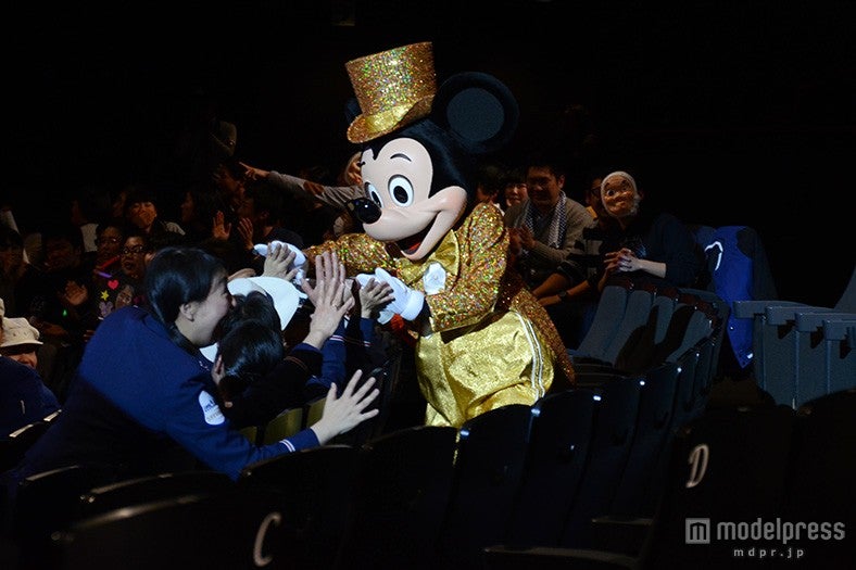 客席にて受賞者を祝福／ミッキー