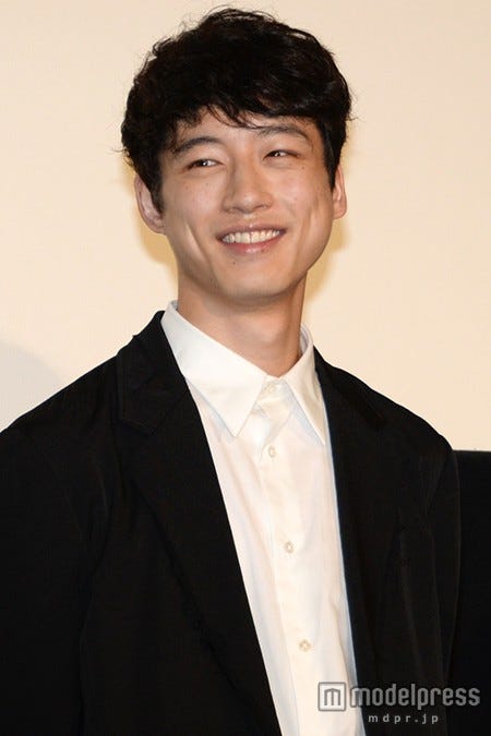 坂口健太郎「愛したい」“妄想シチュエーション”で恋愛観チラリ【モデルプレス】