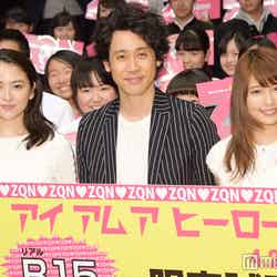 映画「アイアムアヒーロー」の試写会イベントに登壇した（左から）長澤まさみ、大泉洋、有村架純（C）モデルプレス