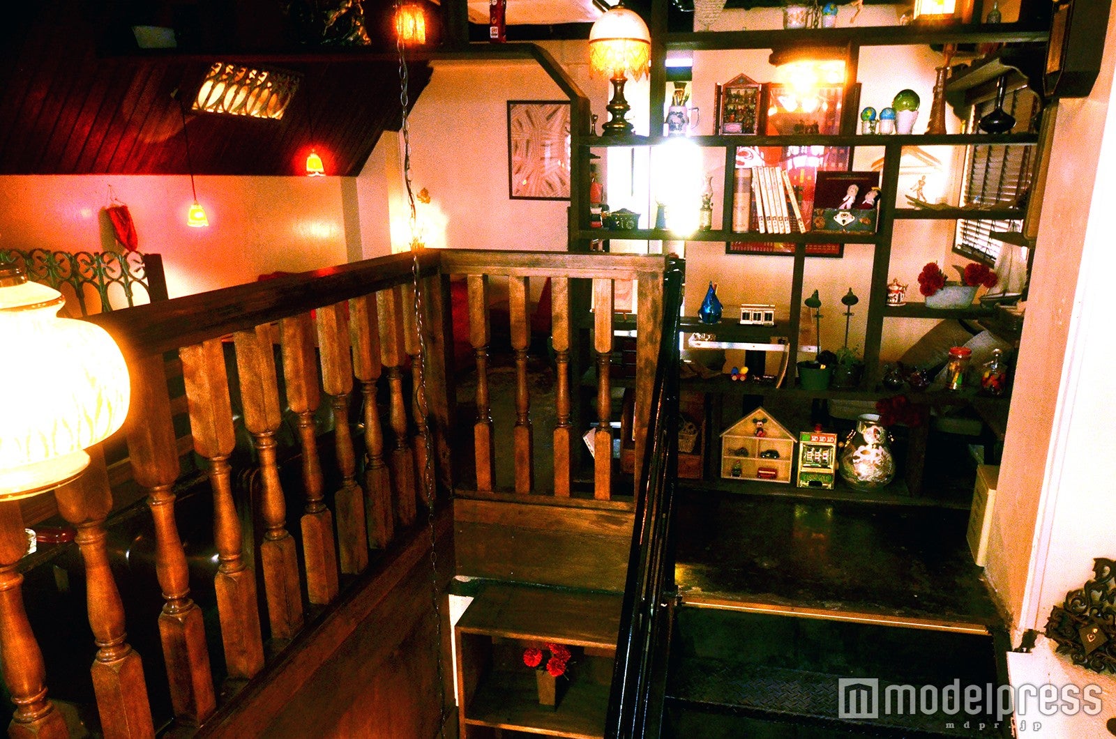 屋根裏部屋をイメージした店内／画像提供：株式会社アティックプラニング