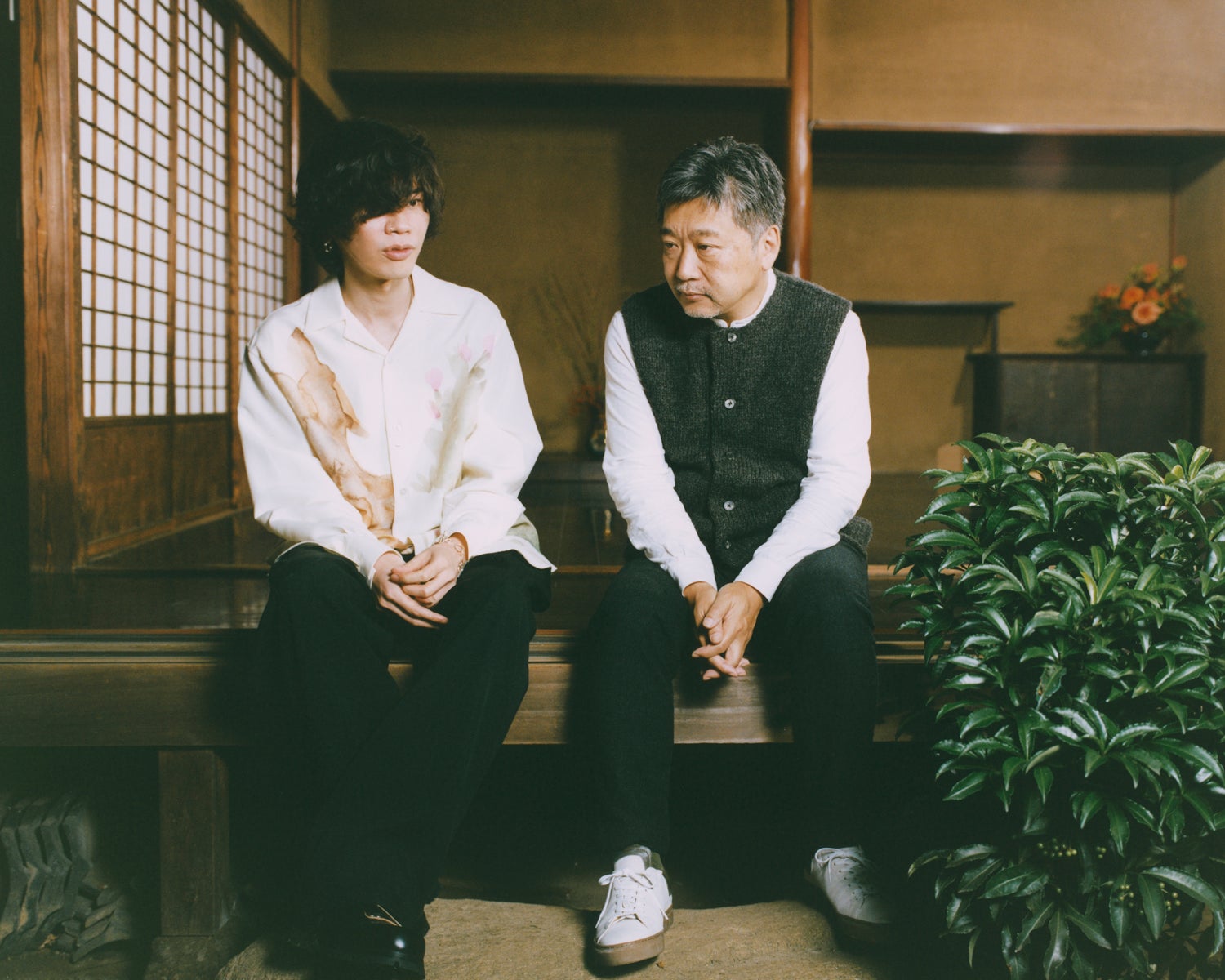 米津玄師、是枝裕和監督 photo by 堀越照雄 