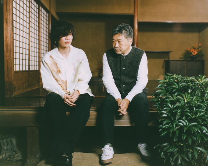 米津玄師、是枝裕和監督 photo by 堀越照雄