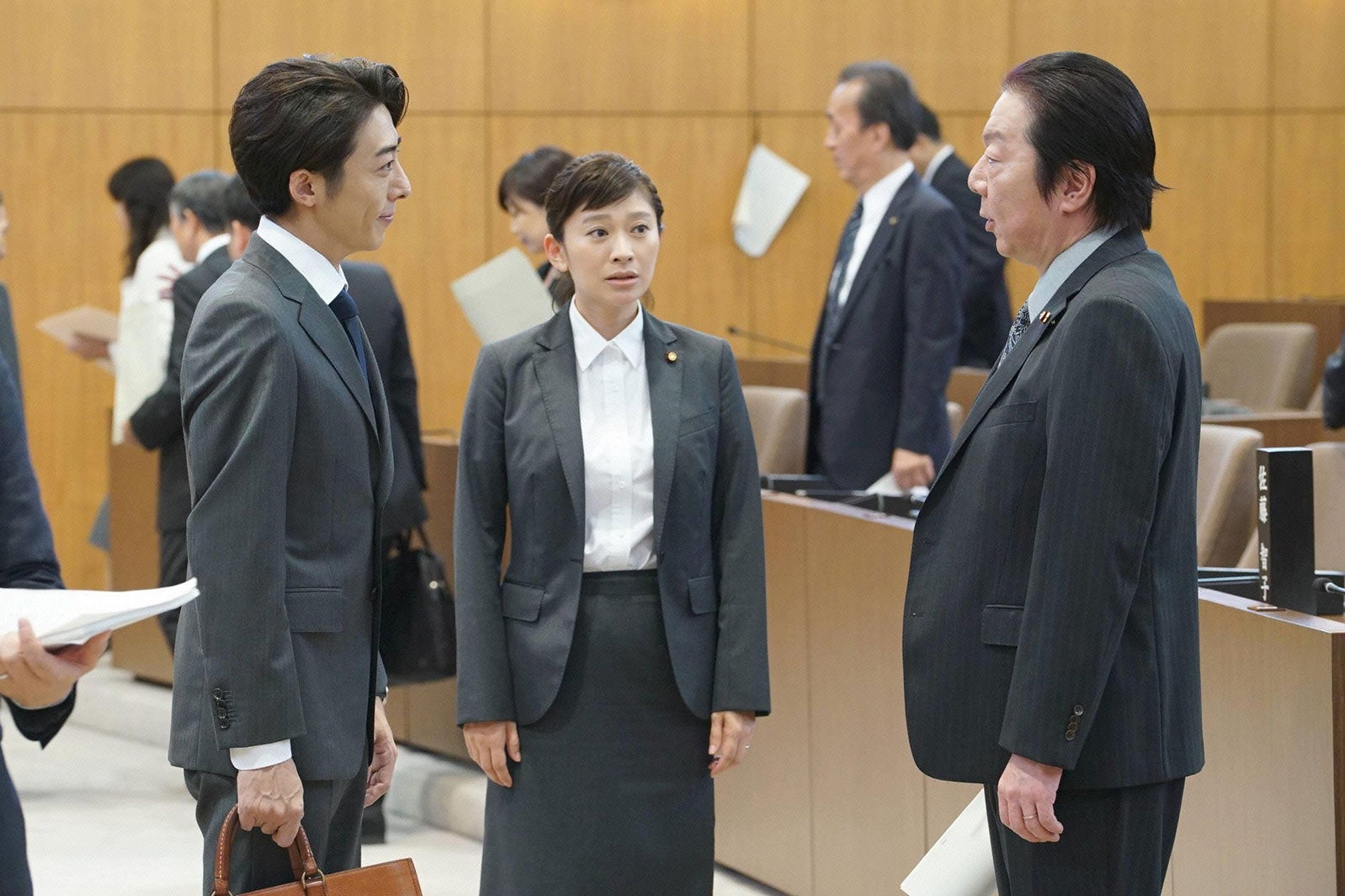 高橋一生、篠原涼子、古田新太／「民衆の敵」第4話より（C）フジテレビ