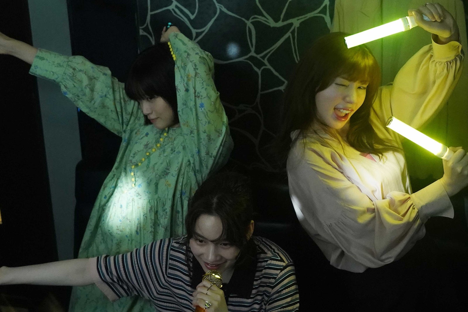 深川麻衣、のん、仲里依紗「Tokyo middle 30」第1話（C）フジテレビ