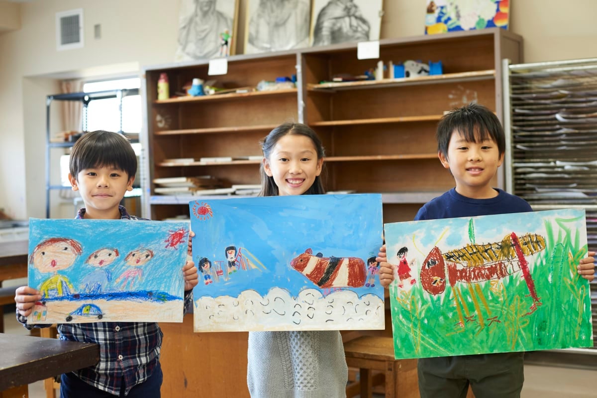 小学1年生 絵の宿題にママがつきっきりで大変 いつまで手伝っていた モデルプレス