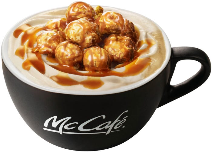アイスキャラメルポップコーンラテ/画像提供:日本マクドナルド株式会社