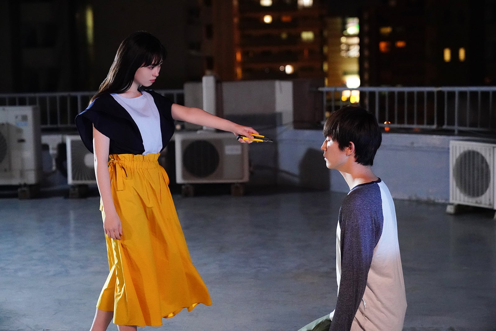 福原遥、杉野遥亮（C）2019「羊とオオカミの恋と殺人」製作委員会（C）裸村／講談社
