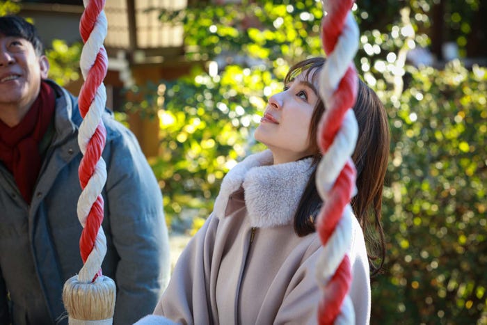 篠田麻里子「離婚しない男―サレ夫と悪嫁の騙し愛―」第8話より(C)テレビ朝日