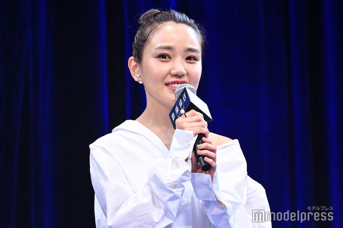 イメチェン前の奈緒(C)モデルプレス