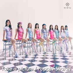NiziUの2nd Single「Take a picture／Poppin’ Shakin’」（4月7日発売）初回A（提供写真）