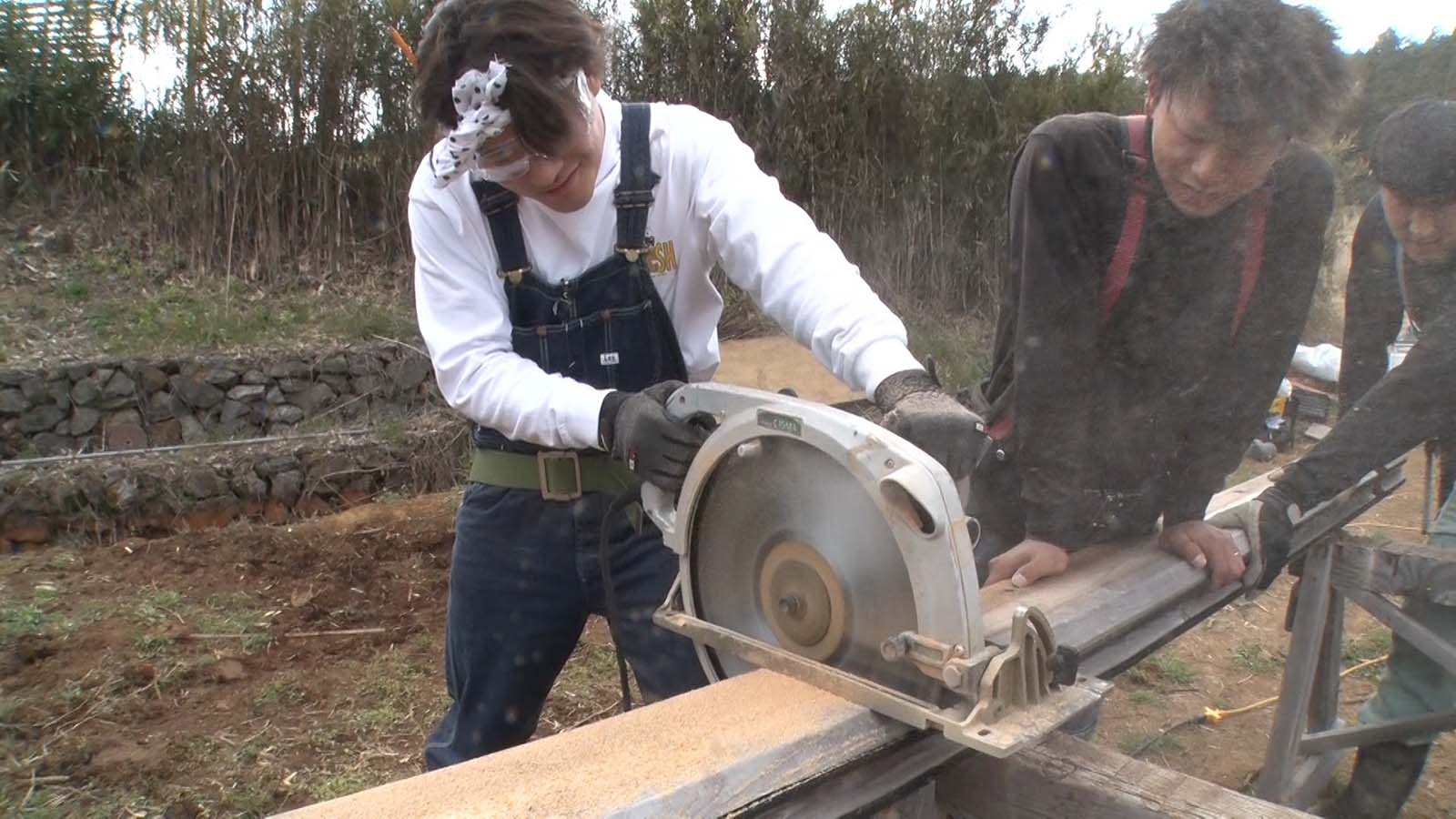 SixTONES森本慎太郎、苗小屋作り初挑戦で四苦八苦