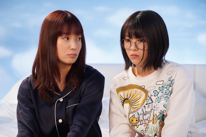 菅野美穂、浜辺美波「ウチの娘は、彼氏が出来ない!!」第9話より(C)日本テレビ