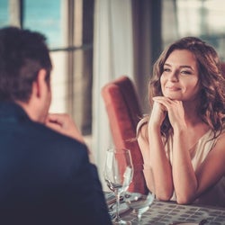 上目遣いだけじゃ効かない!男を本気で落とす「恋愛上級者の甘え方」