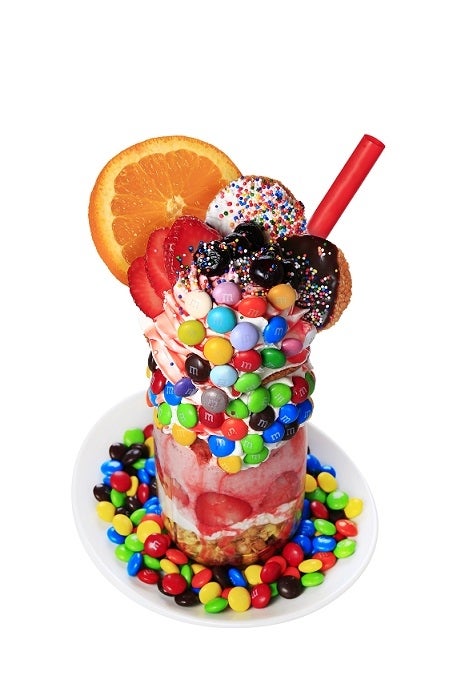 NY STYLE 19 COLORS M＆M’S PARFAIT（ストロベリー）／1,800円（税抜）／画像提供：マースジャパンリミテッド