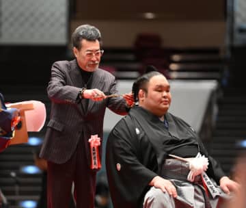 元幕内水戸龍が断髪式 約270人が参加 有名ミュージシャンの姿も