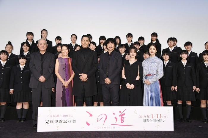 佐々部清監督、羽田美智子、AKIRA、大森南朋、貫地谷しほり、松本若菜(C)2019映画「この道」製作委員会