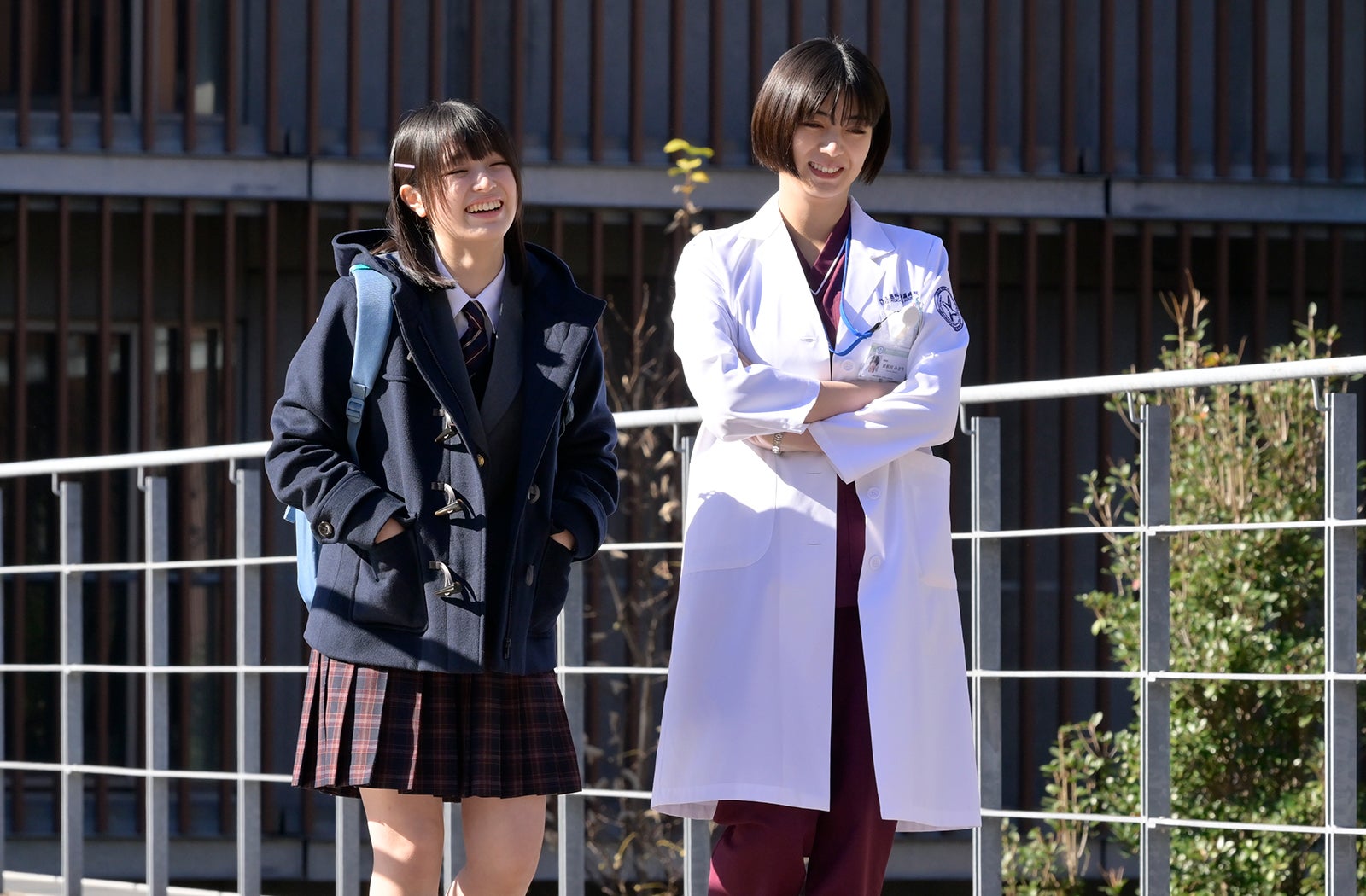 豊嶋花、池田エライザ「祈りのカルテ 研修医の謎解き診察記録」第9話より（C）日本テレビ