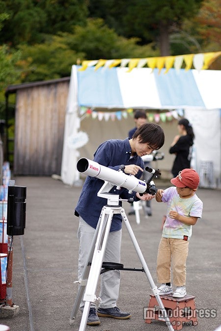 天体望遠鏡で月を楽しむ／画像提供：宙フェス