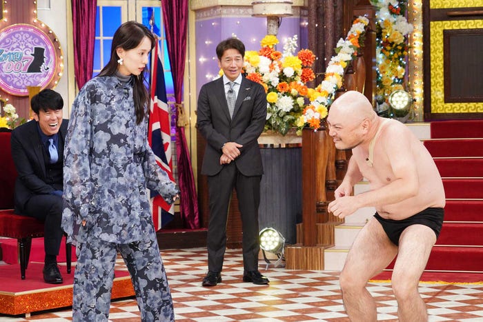 (左から)原田泰造、戸田恵梨香、上田晋也、ハリウッドザコシショウ(C)日本テレビ