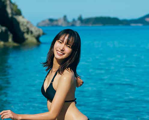 関水渚、水着姿で抜群スタイル披露 笑顔弾ける