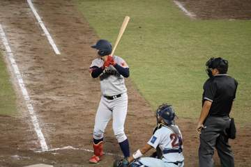 ドラフト候補の関学大・新井ジュニア 父の前で先制打放ちアピール「ちょっとうれしい」