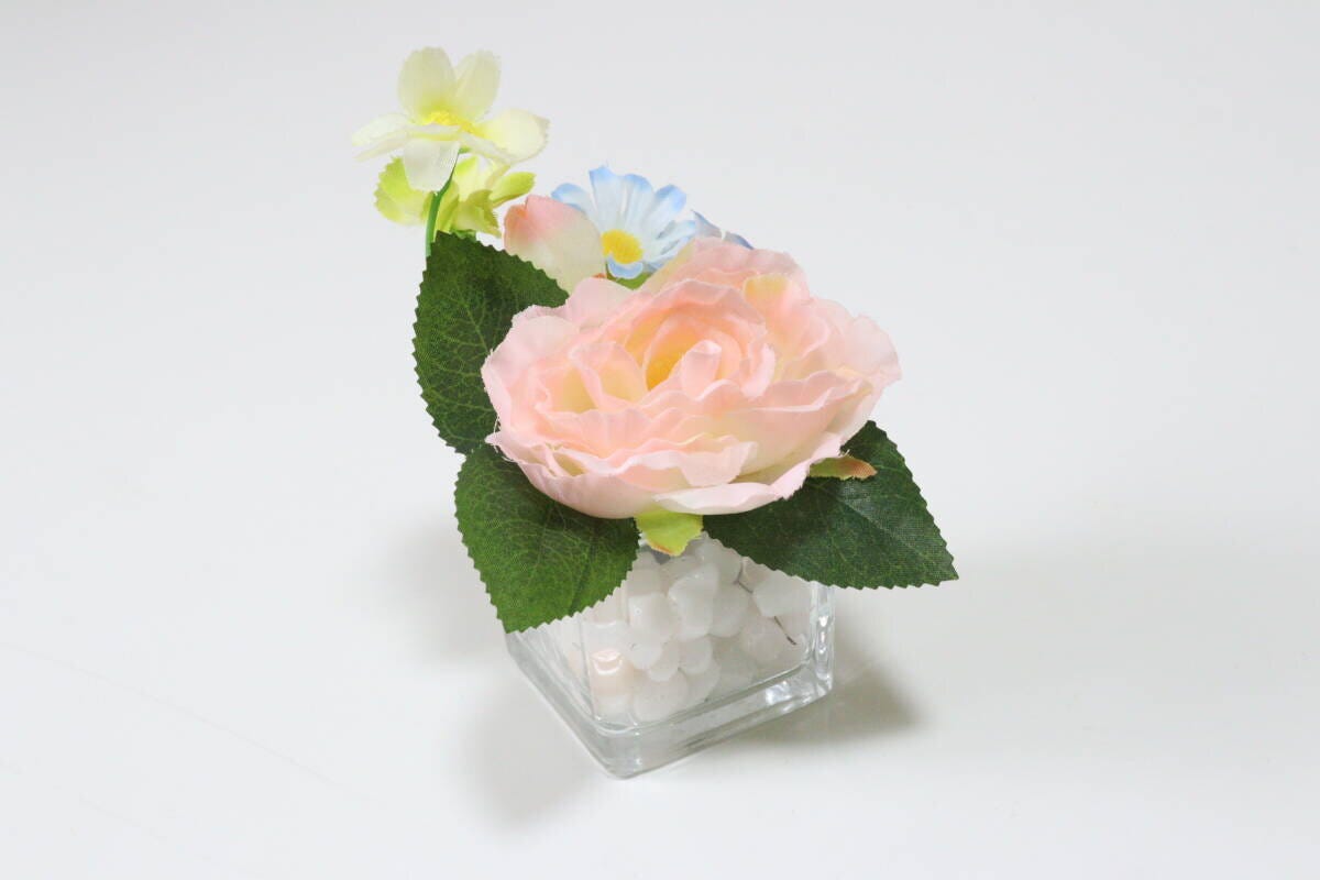 ダイソー　小花ポット　デザイン