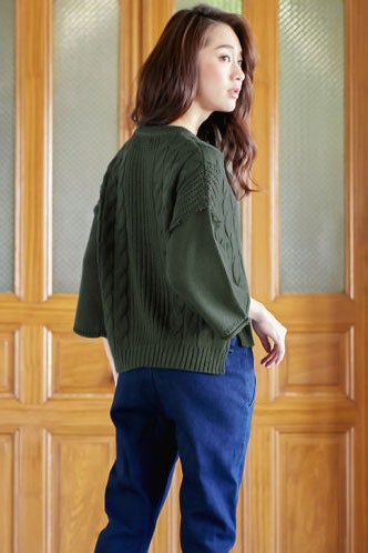 ケーブル編みフリンジニット「Pierrot」2,980円（税込）／画像提供：Pierrot