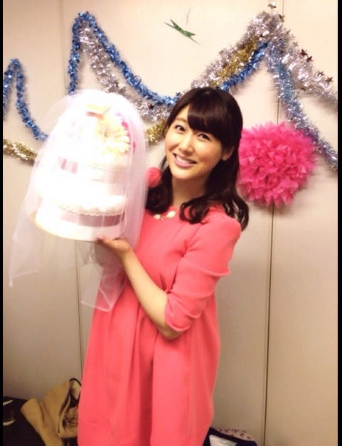 お腹ふっくら、幸せいっぱいの安めぐみ/オフィシャルブログより(Ameba)