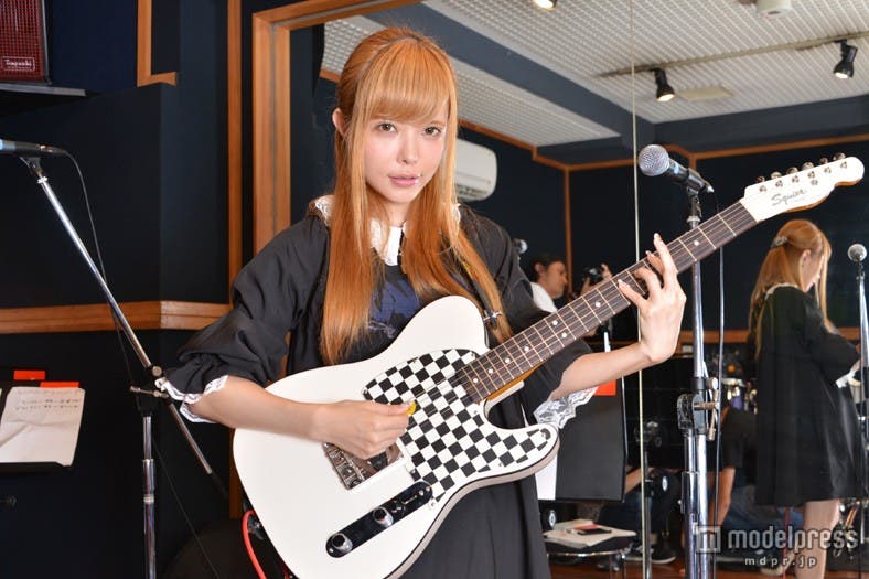 “Milky Bunny”(ミルキーバニー)こと益若つばさ
