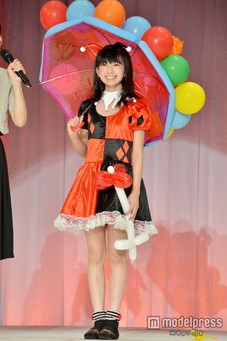 自己PRではバルーンアートを披露した川鍋朱里（かわなべしゅり）さん