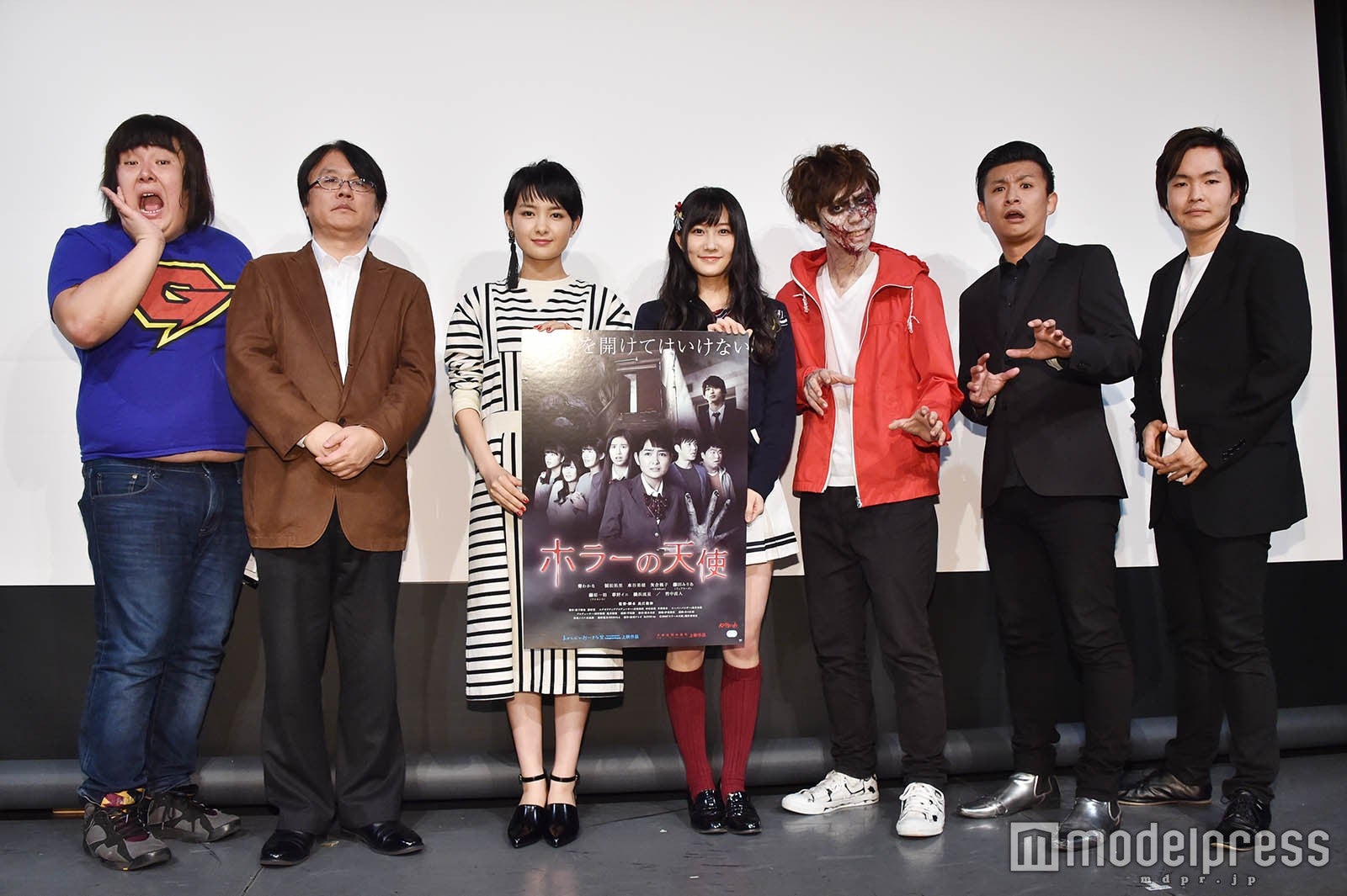 （左から）ガリガリガリクソン、長江俊和監督、葵わかな、矢倉楓子、シークエンスはやとも子、しいはしジャスタウェイ、おもしろ佐藤 （C）モデルプレス